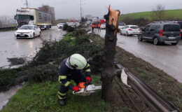 Samsun’da trafik kazası! Tır moturu karşı yola uçtu