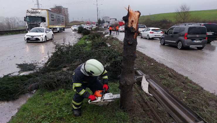 Samsun’da trafik kazası! Tır moturu karşı yola uçtu