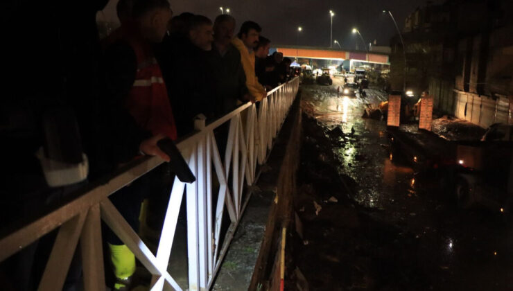 Sele teslim olan Şanlıurfa’da sokakları balçıktan arındırılıyor