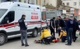 Sinop’ta taksiye çarpmamak için manevra yapan kurye yaralandı