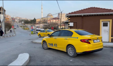 Sultangazi’de taksiciyi gasbetmek isteyen şüpheliler durakta darbedildi