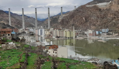 Yusufeli’nde baraj suları ilçeye ulaştı