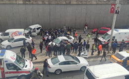 Zincirleme kaza! Diyarbakır’da 6 araç birbirine girdi: 5 yaralı