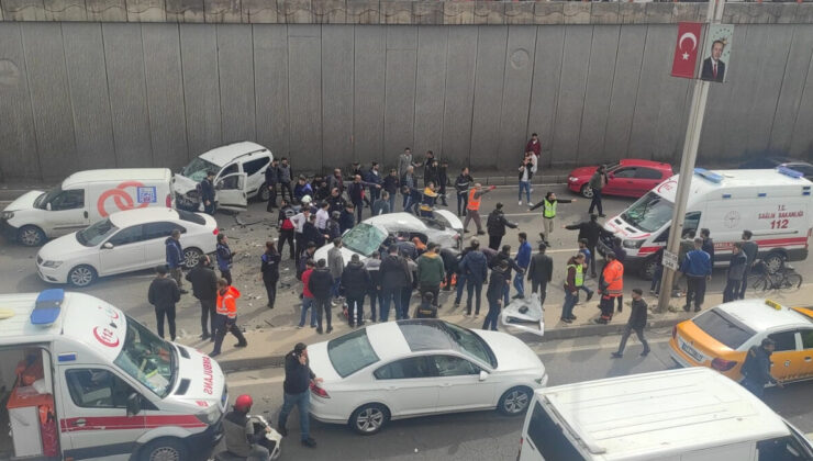 Zincirleme kaza! Diyarbakır’da 6 araç birbirine girdi: 5 yaralı