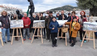 İzmir Foça’da sergili tepki!