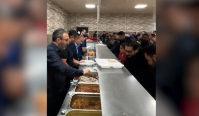 Mehmet Kasapoğlu, Adıyaman’da öğrenci yurdunda iftar yemeği dağıttı