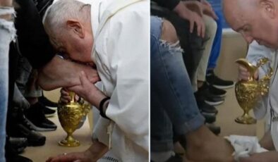 Papa Francis, geleneksel törende 12 genç mahkumun ayaklarını önce yıkadı, sonra da öptü