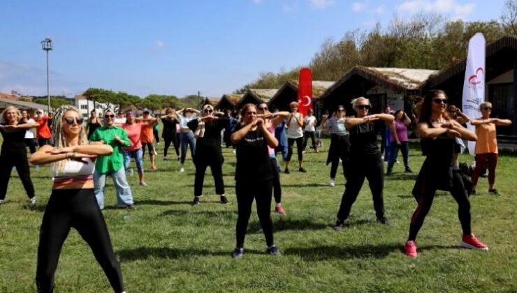 İzmitli kadınlar zumba ile eğlenerek spor yaptı