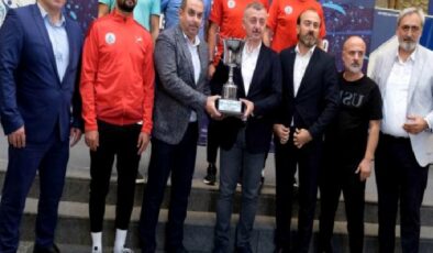 Kocaeli’de amatör futbolda şampiyonlar kupalarına kavuştu