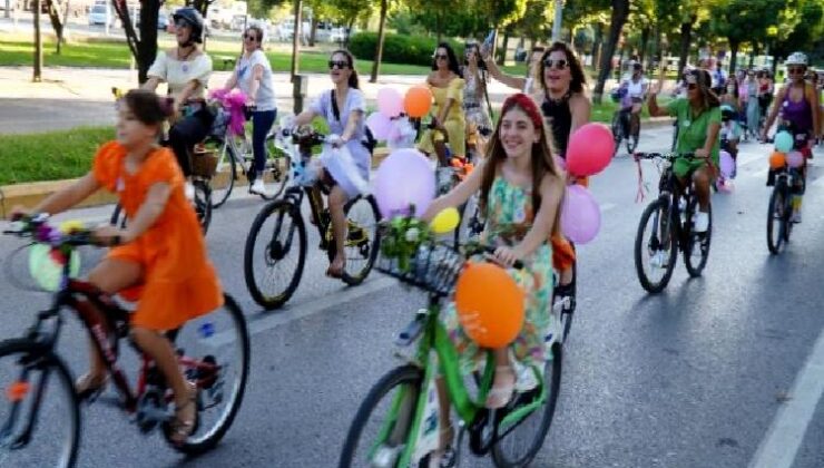 Süslü Kadınlar’dan bisiklette renkli görüntüler