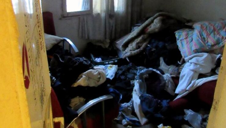 Gebze’de çöp ev belediye ekipleri tarafından temizlendi