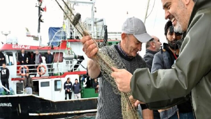 Bursa Büyükşehir’den balıkçılara tulum ve çizme