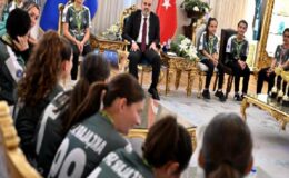Bursalı şampiyon sporculardan Başkan Aktaş’a ziyaret
