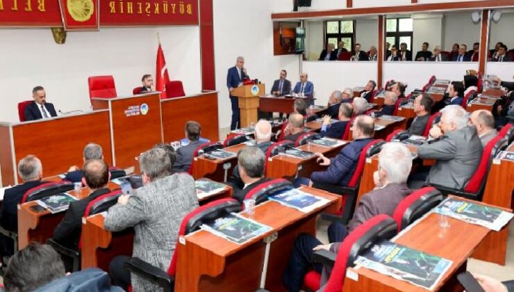 Başkan Yüce Sakarya Meclisi’nden seslendi: İlk günkü aşkla buradayız