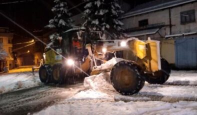 İnegöl’de gece boyu kar temizliği