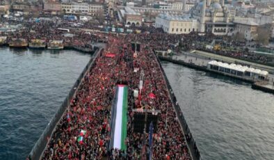 Yılın ilk gününde Galata’dan tarihi mesaj! İşte yürüyüşe katılan kişi sayısı