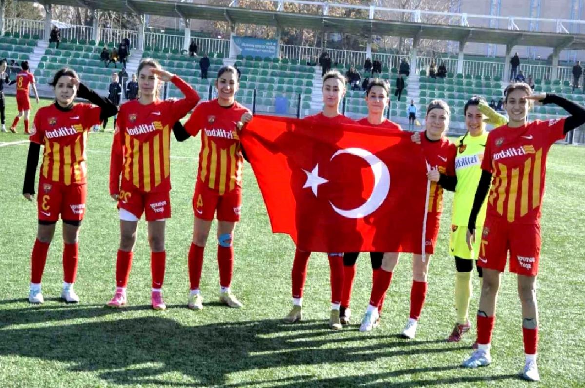 Zeynep Bilir’den gol sonrası asker selamı